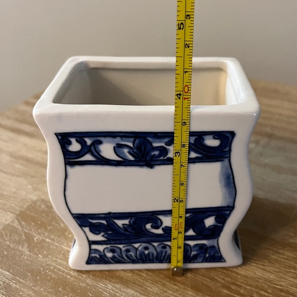 Molly Hatch for CR Gibson. Ceramic Vase with Floral Notecards. - Picture 5 of 8